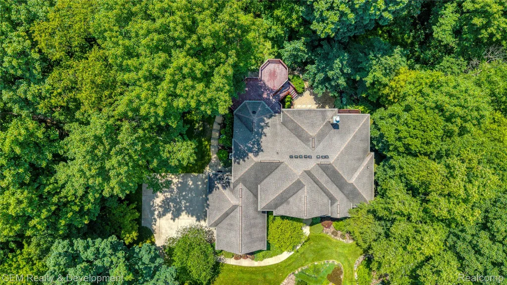 9054 Green Hickory Lane Tyrone Township MI 48430