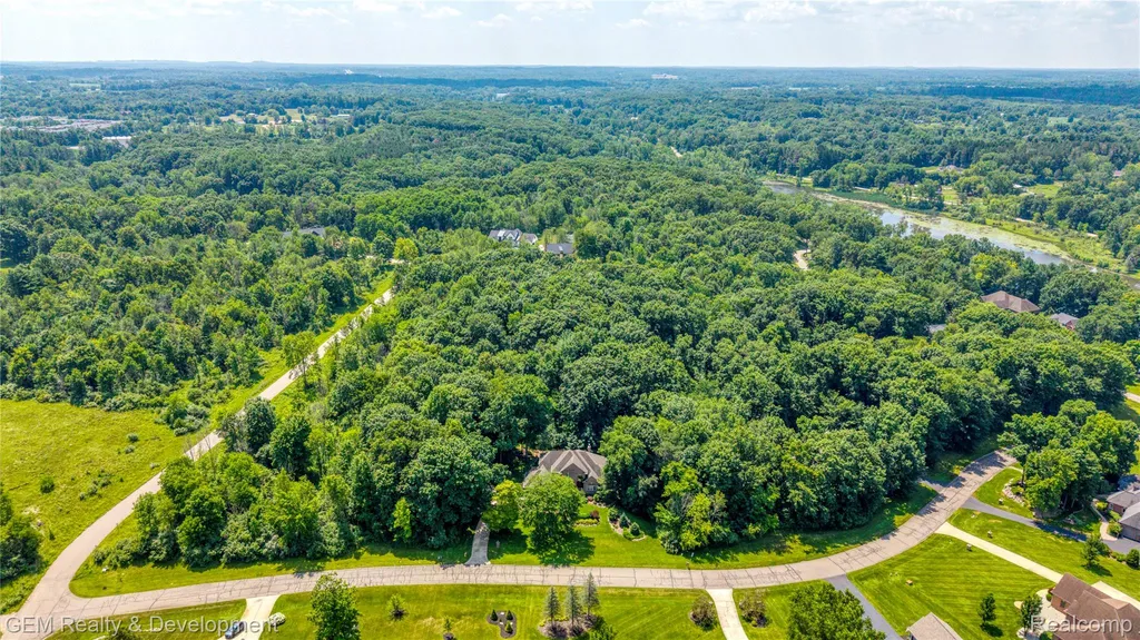 9054 Green Hickory Lane Tyrone Township MI 48430
