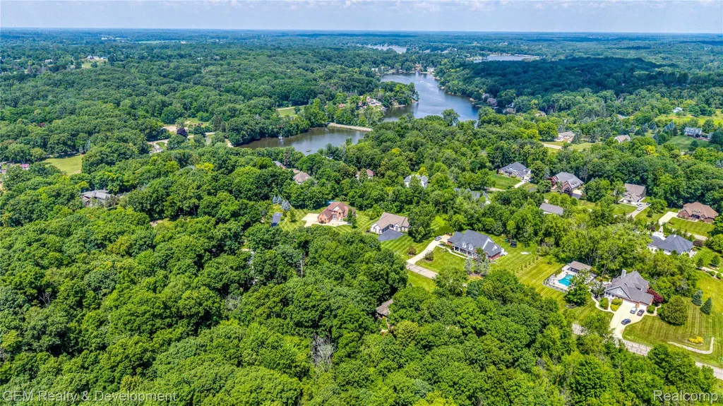 9054 Green Hickory Lane Tyrone Township MI 48430