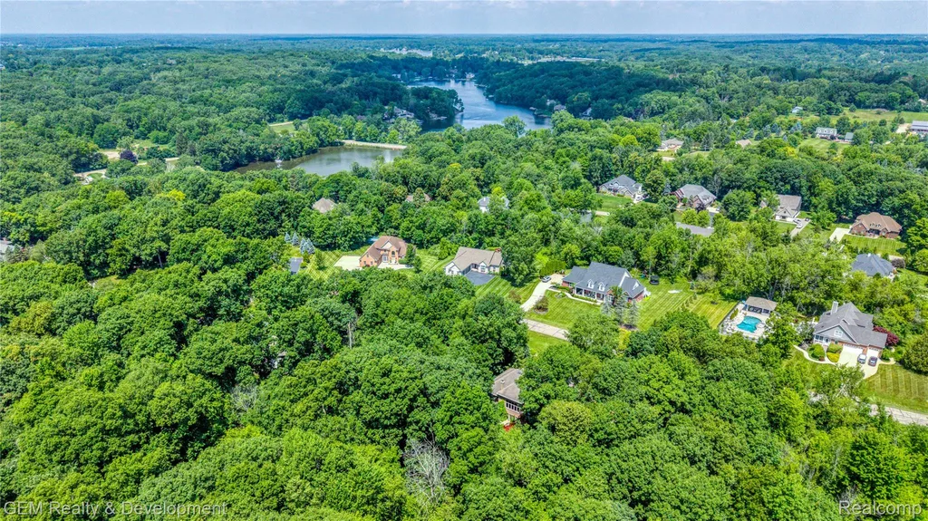 9054 Green Hickory Lane Tyrone Township MI 48430