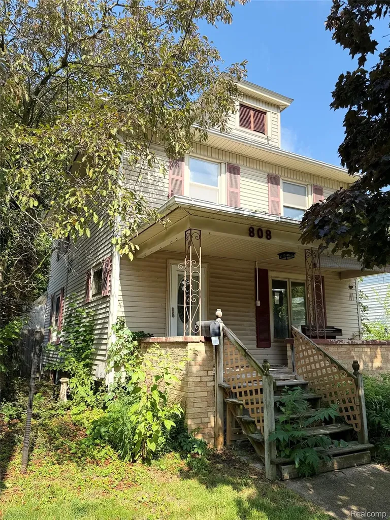 808 Division Street Owosso City MI 48867