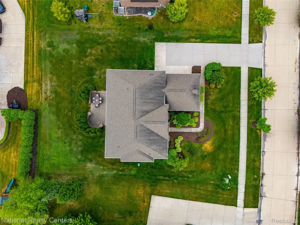 52347 Ferndale Drive Lyon Charter Township MI 48167