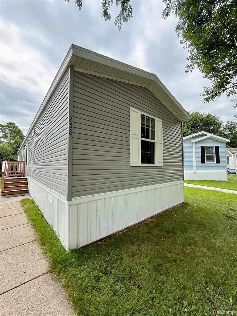 258 Diamond Circle Northfield Township MI 48189