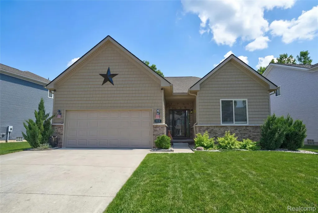 322 Hidden River E Holly Township MI 48442