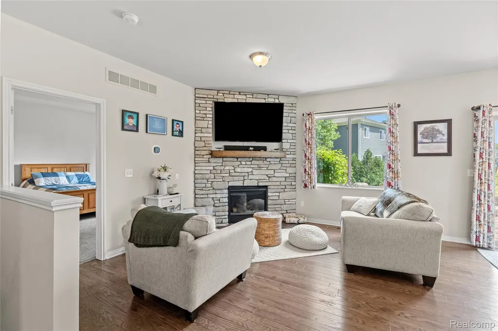 322 Hidden River E Holly Township MI 48442