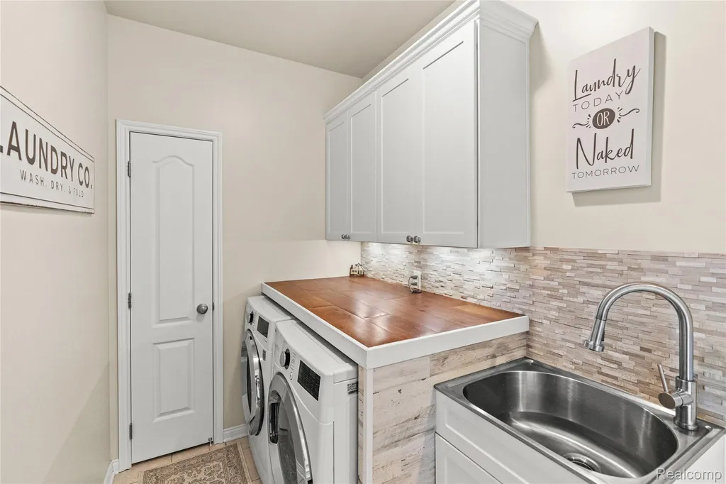 322 Hidden River E Holly Township MI 48442