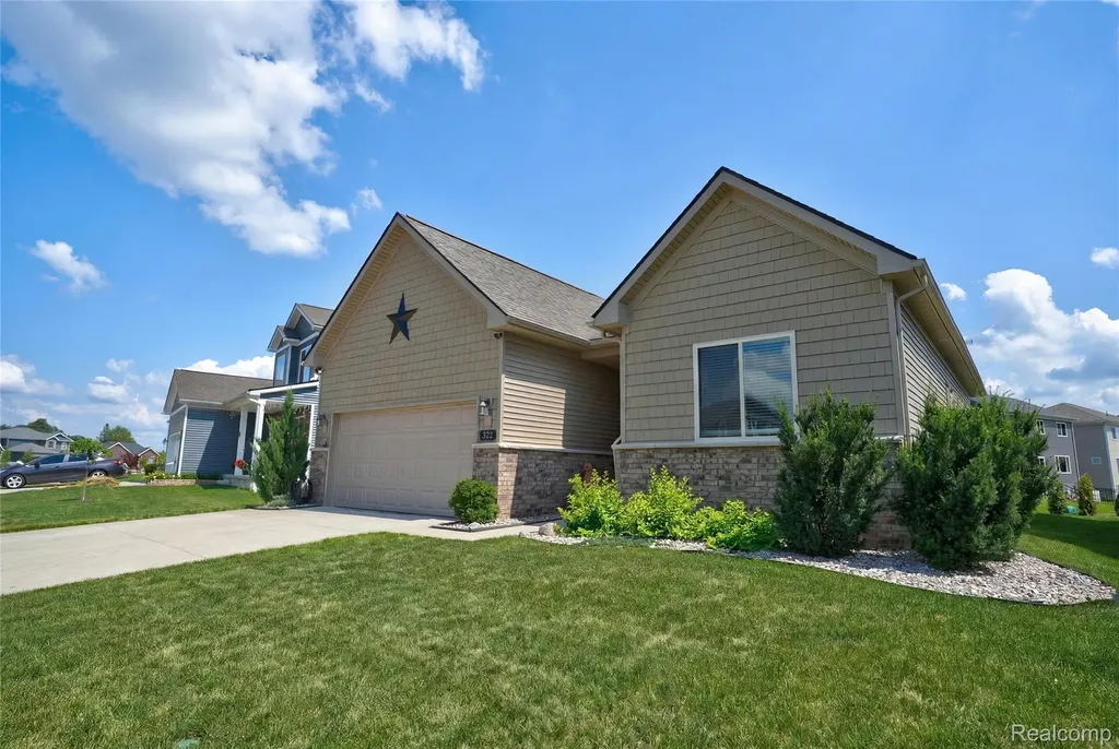322 Hidden River E Holly Township MI 48442
