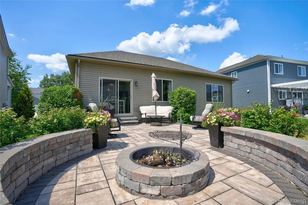 322 Hidden River E Holly Township MI 48442