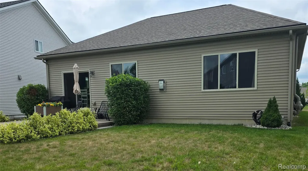 322 Hidden River E Holly Township MI 48442