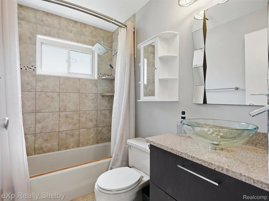 36346 Winterset Drive Clinton Charter Township MI 48035