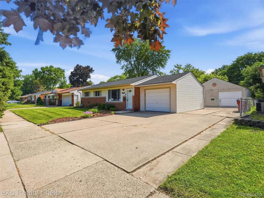 36346 Winterset Drive Clinton Charter Township MI 48035