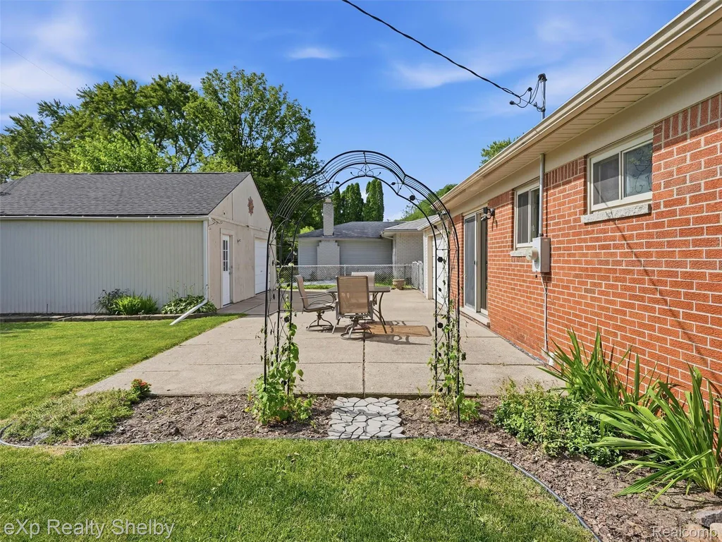36346 Winterset Drive Clinton Charter Township MI 48035
