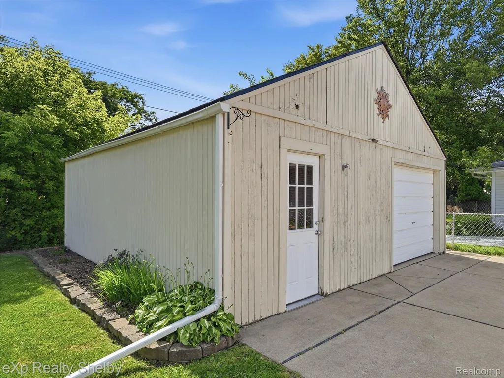 36346 Winterset Drive Clinton Charter Township MI 48035
