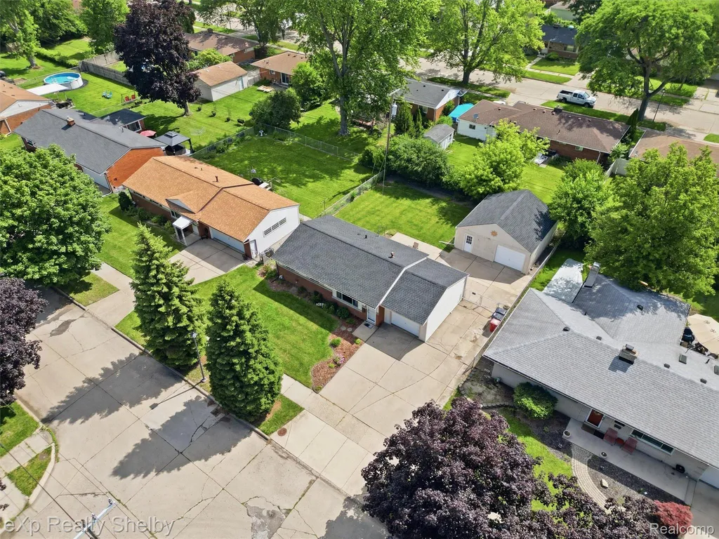 36346 Winterset Drive Clinton Charter Township MI 48035