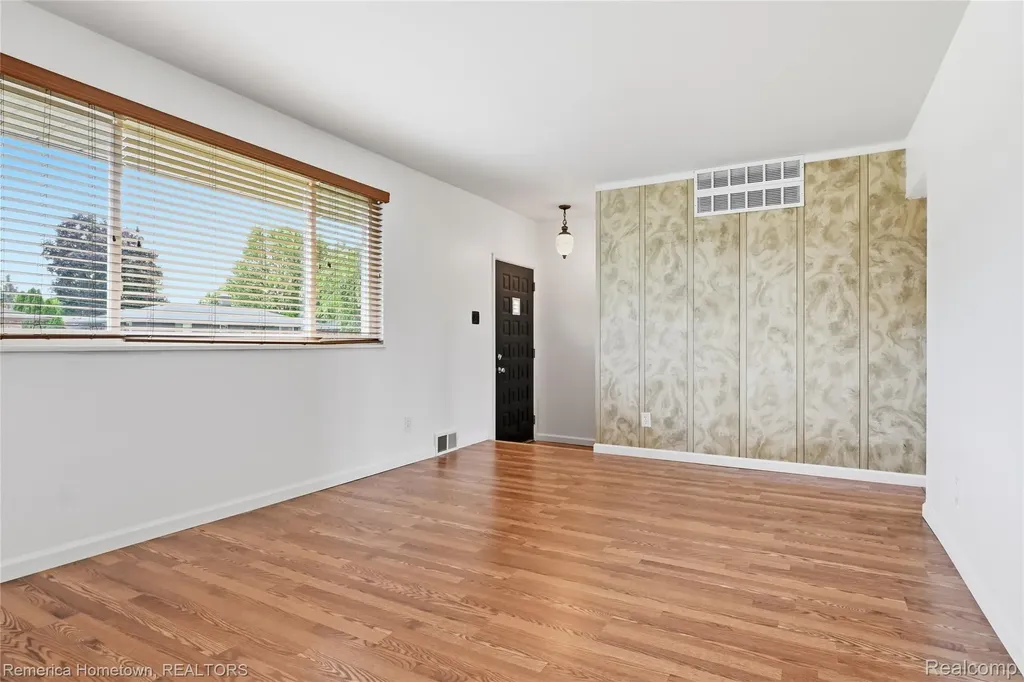 34032 Blackfoot Street Westland City MI 48185