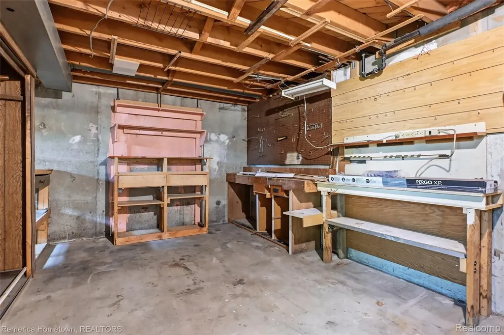 34032 Blackfoot Street Westland City MI 48185