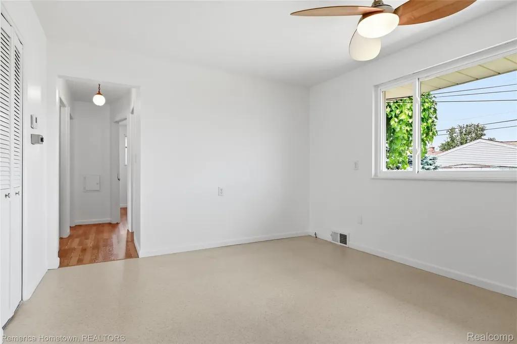 34032 Blackfoot Street Westland City MI 48185