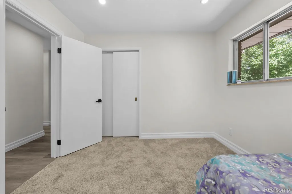 25555 Forestview Drive Southfield City MI 48033