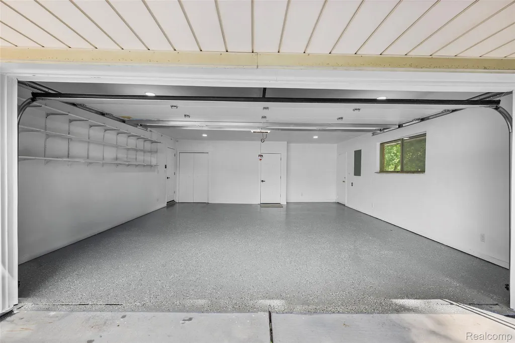 25555 Forestview Drive Southfield City MI 48033