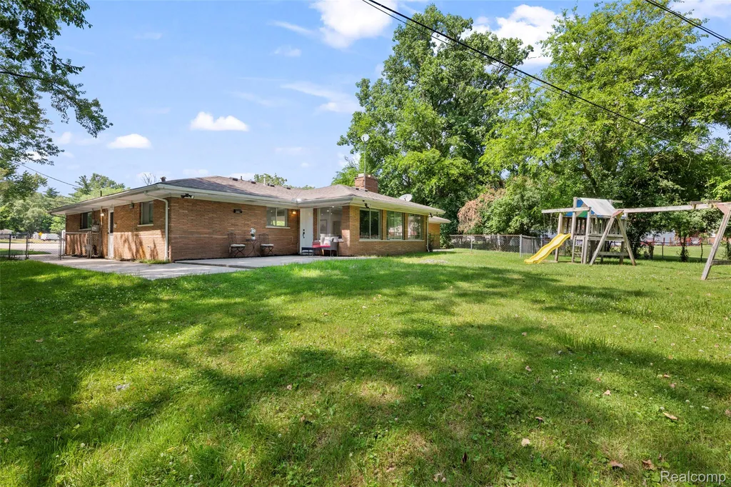 25555 Forestview Drive Southfield City MI 48033