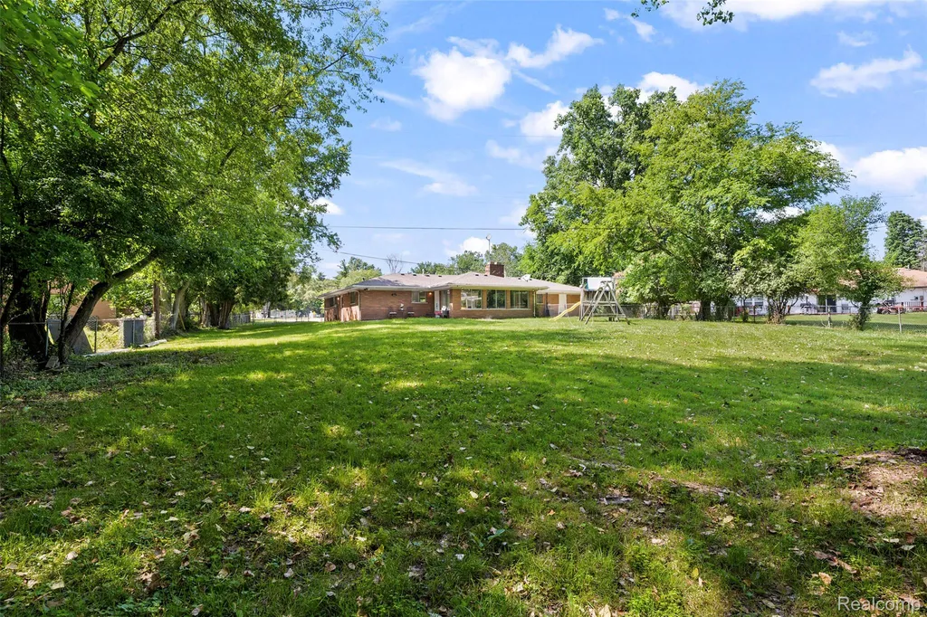 25555 Forestview Drive Southfield City MI 48033
