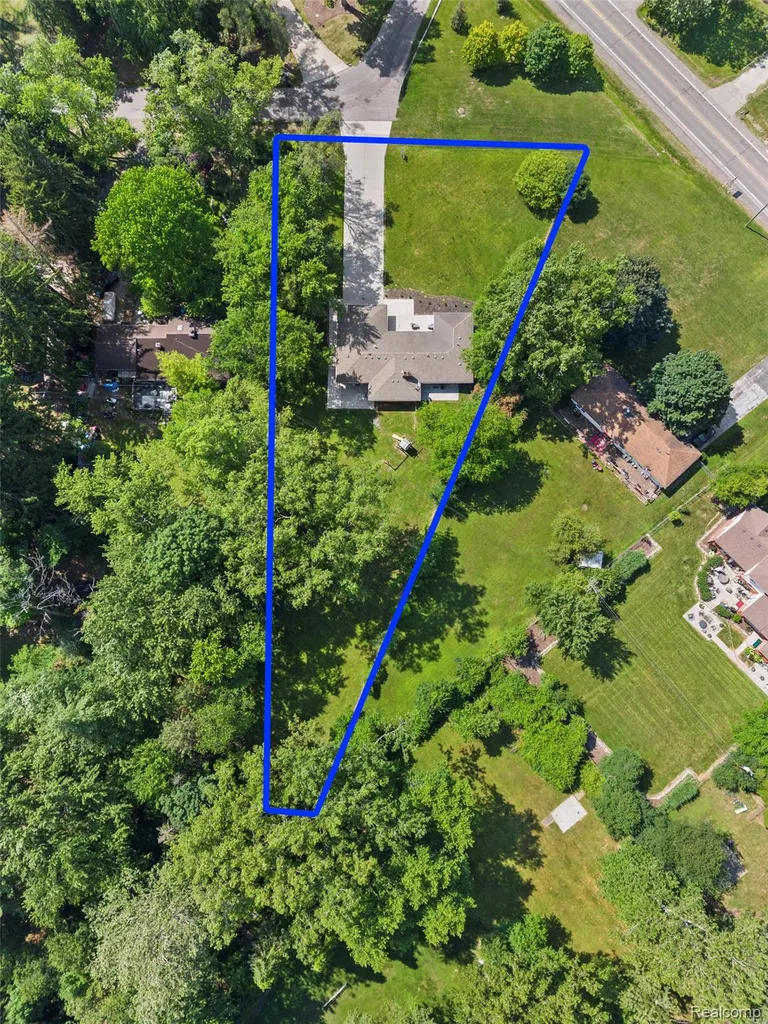 25555 Forestview Drive Southfield City MI 48033