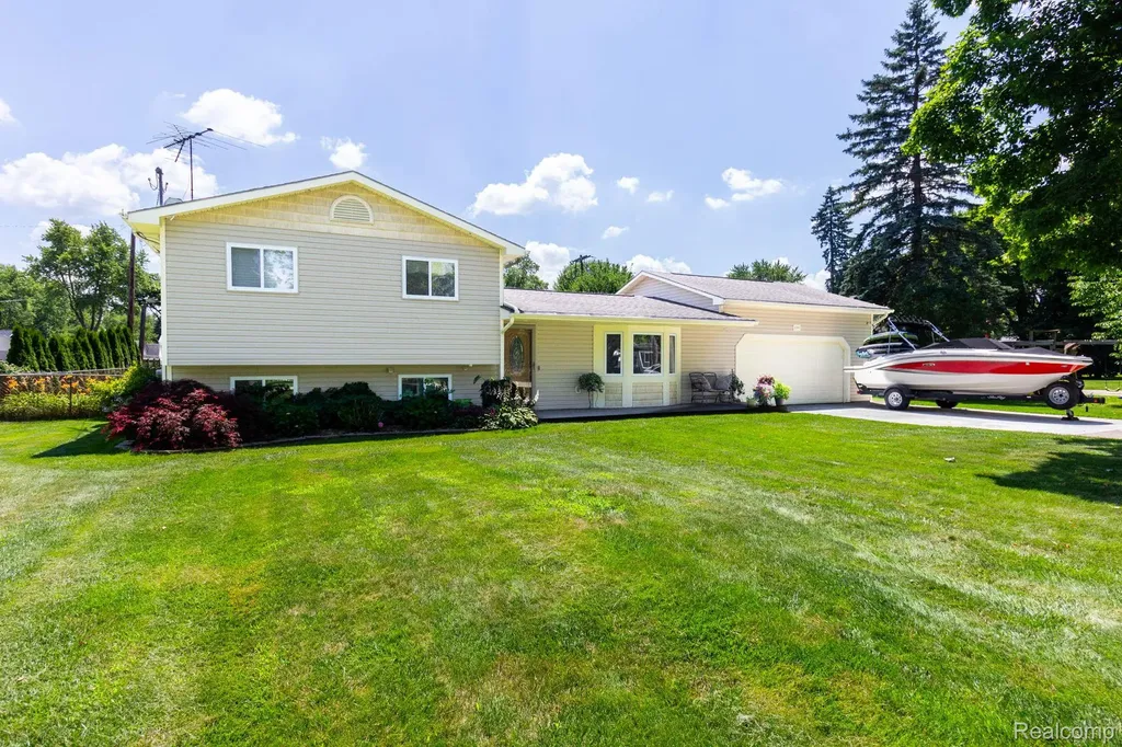 6345 Lanman Drive Waterford Charter Township MI 48329