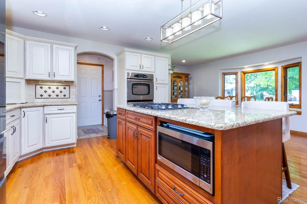 6345 Lanman Drive Waterford Charter Township MI 48329