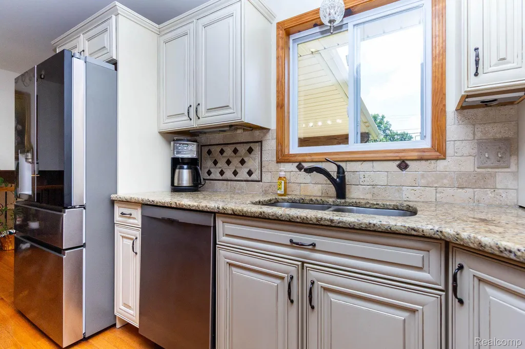 6345 Lanman Drive Waterford Charter Township MI 48329