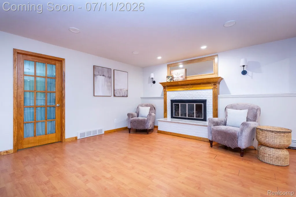 6345 Lanman Drive Waterford Charter Township MI 48329