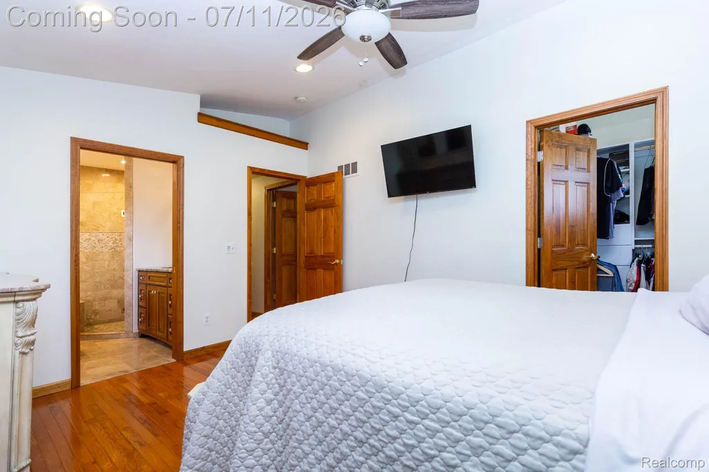 6345 Lanman Drive Waterford Charter Township MI 48329