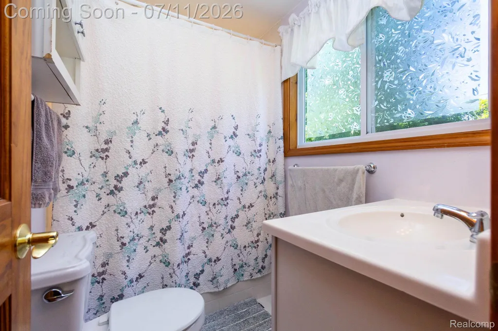 6345 Lanman Drive Waterford Charter Township MI 48329