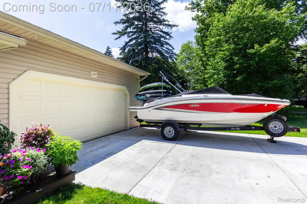 6345 Lanman Drive Waterford Charter Township MI 48329