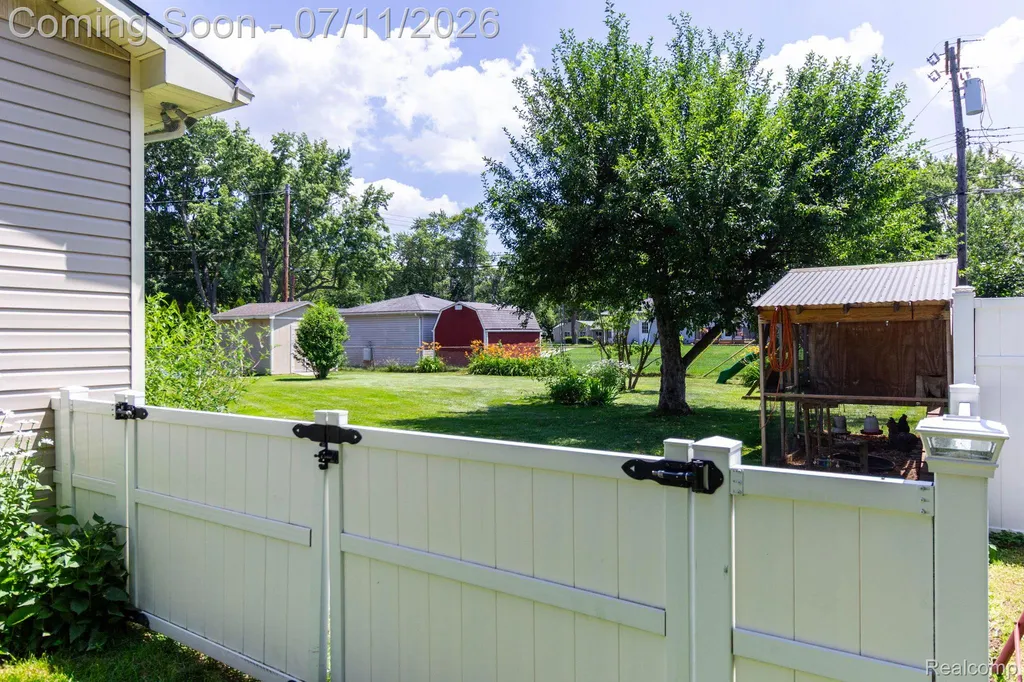 6345 Lanman Drive Waterford Charter Township MI 48329