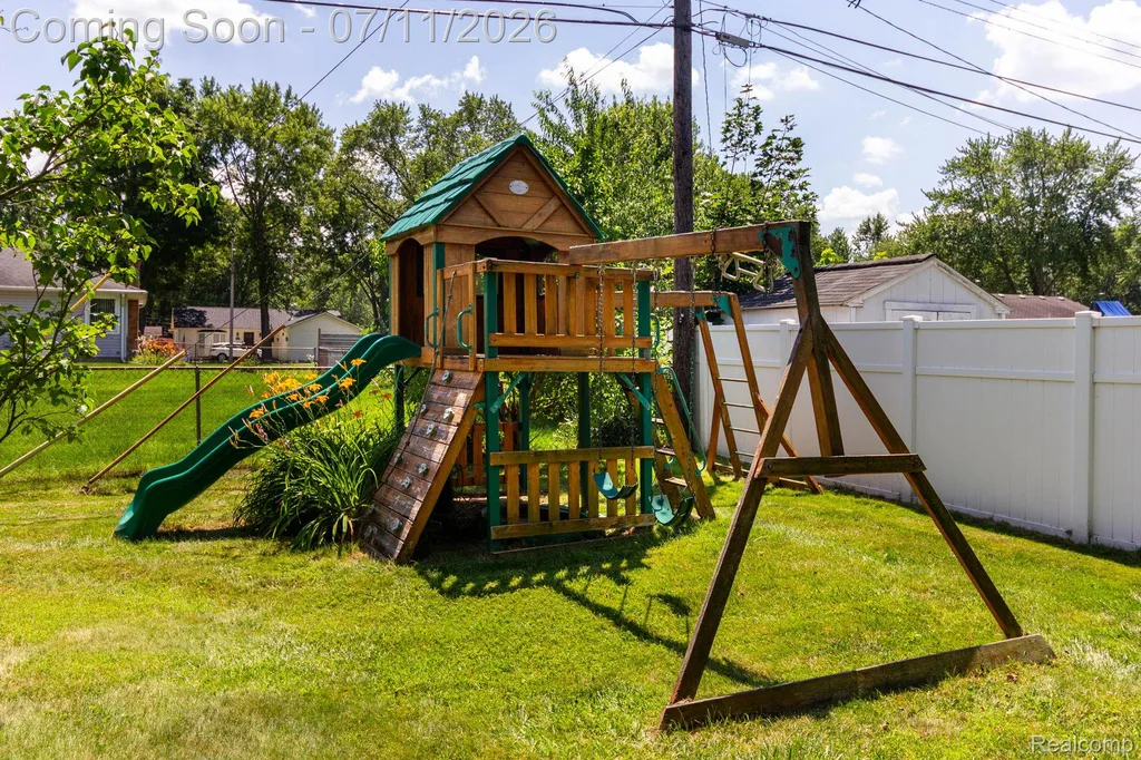 6345 Lanman Drive Waterford Charter Township MI 48329