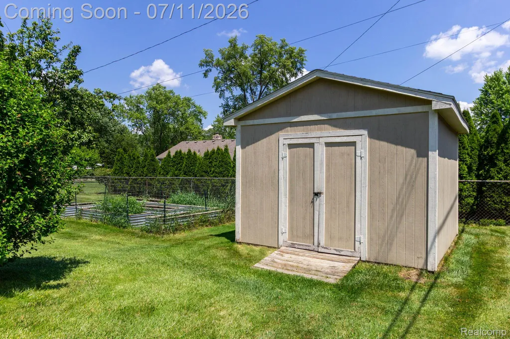 6345 Lanman Drive Waterford Charter Township MI 48329