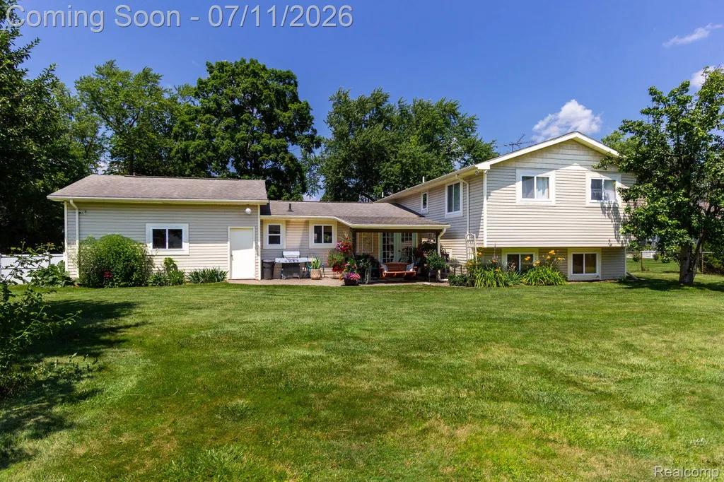 6345 Lanman Drive Waterford Charter Township MI 48329