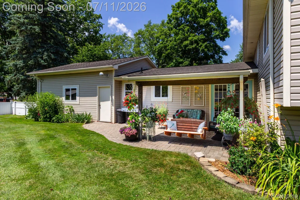6345 Lanman Drive Waterford Charter Township MI 48329