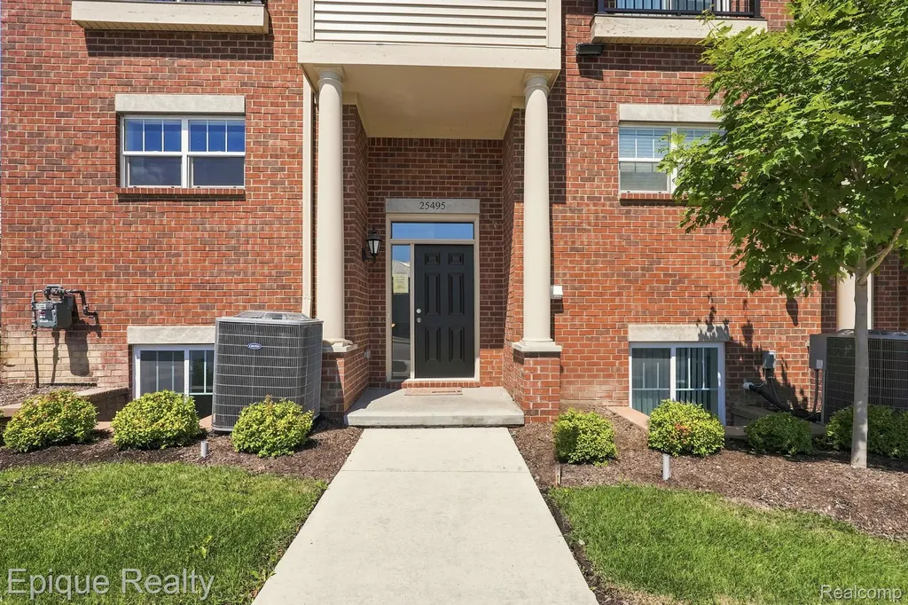 25495 Grandview Lane Novi City MI 48375