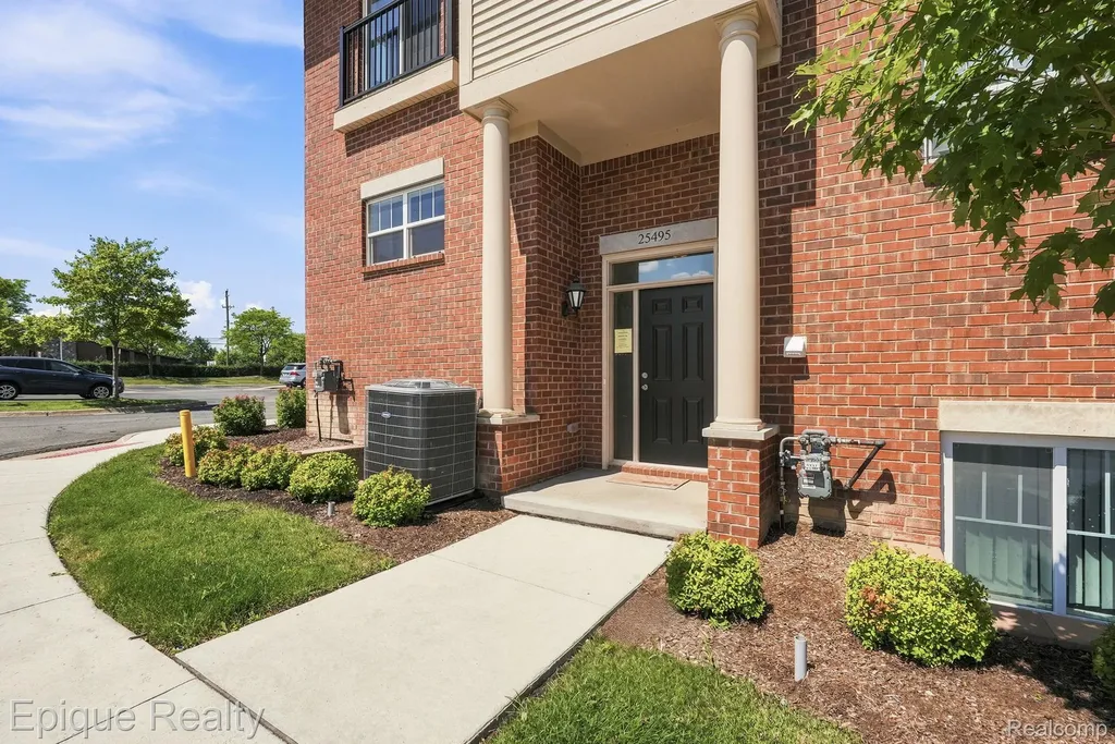25495 Grandview Lane Novi City MI 48375