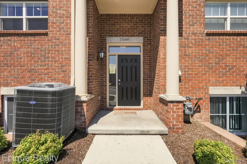 25495 Grandview Lane Novi City MI 48375