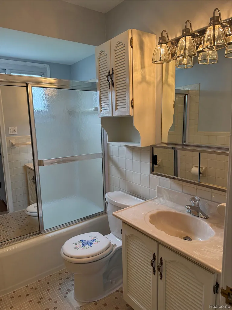20547 Denby Redford Charter Township MI 48240