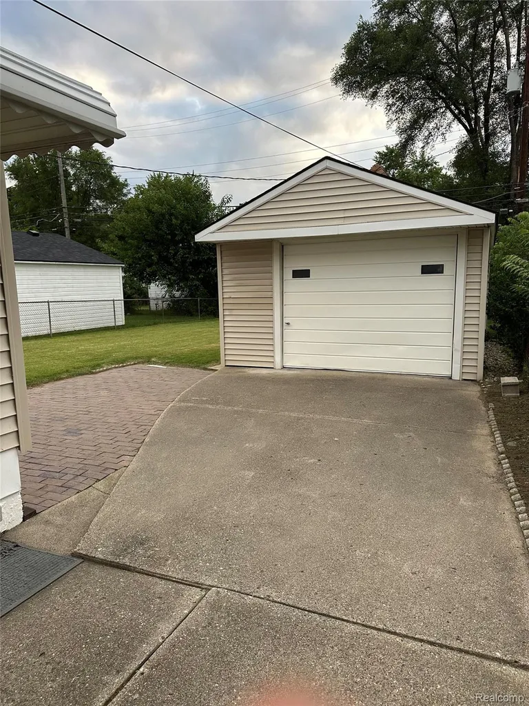 20547 Denby Redford Charter Township MI 48240