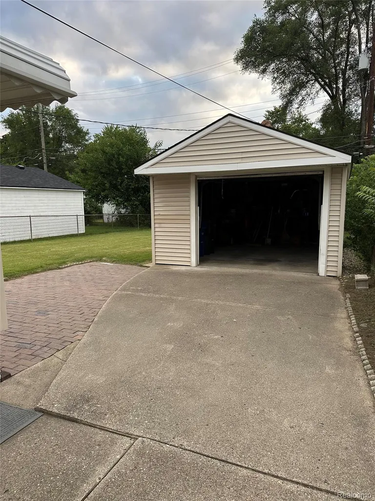 20547 Denby Redford Charter Township MI 48240