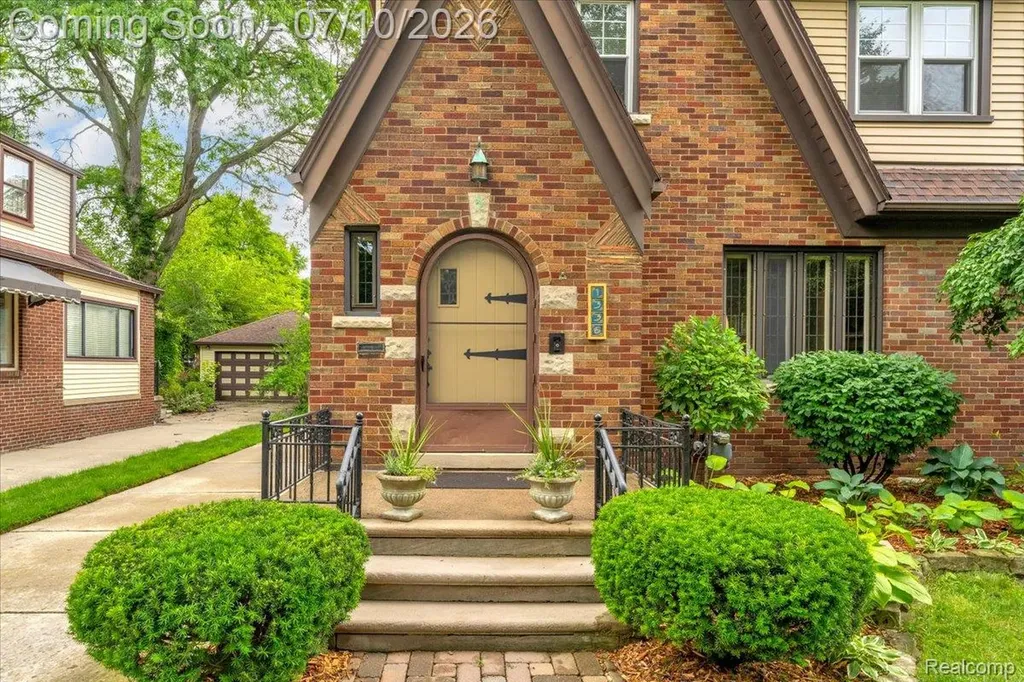 1336 Harvard Road Grosse Pointe Park City MI 48230