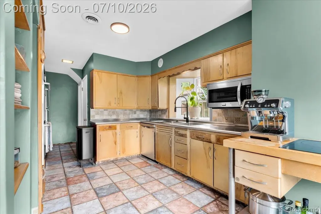 1336 Harvard Road Grosse Pointe Park City MI 48230