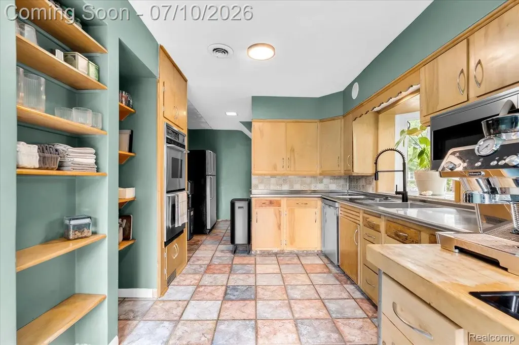 1336 Harvard Road Grosse Pointe Park City MI 48230