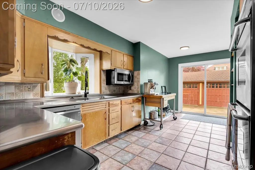 1336 Harvard Road Grosse Pointe Park City MI 48230