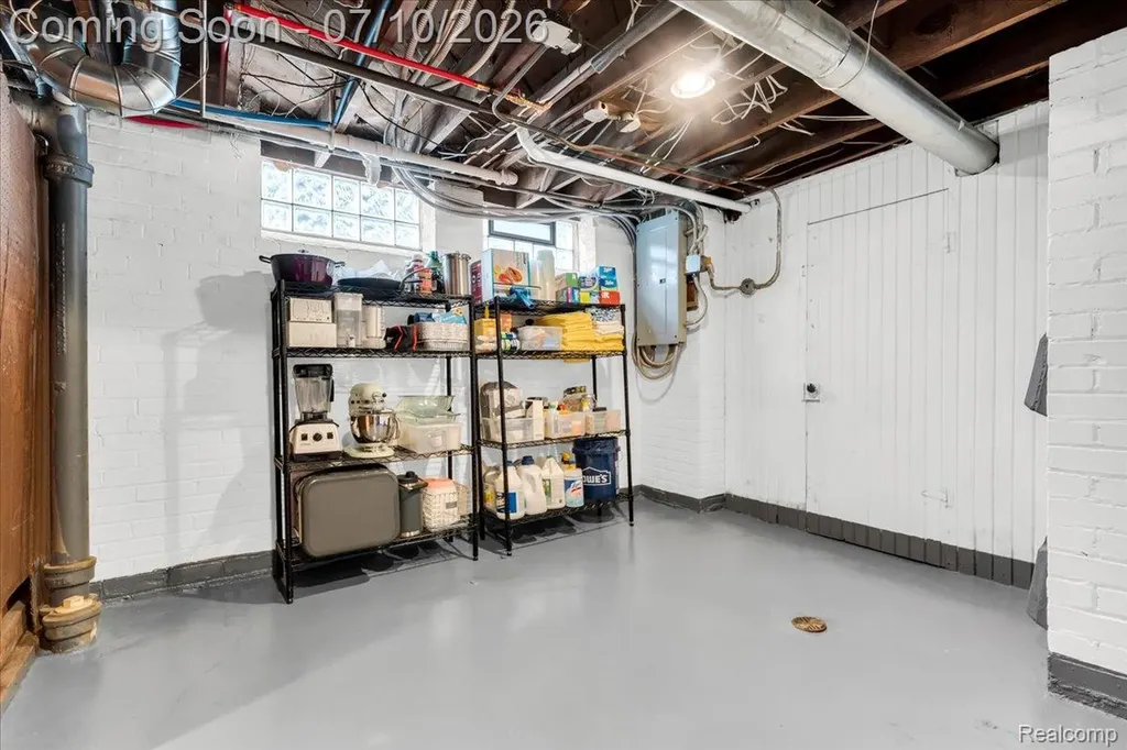 1336 Harvard Road Grosse Pointe Park City MI 48230