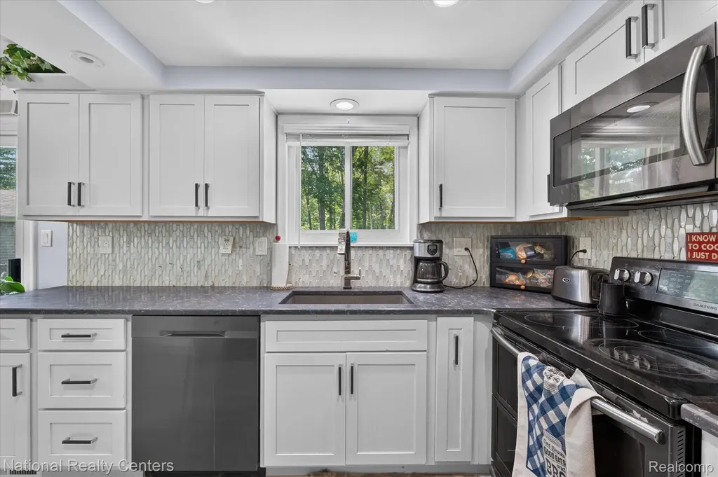 9472 Lakepointe Boulevard Clay Township MI 48001